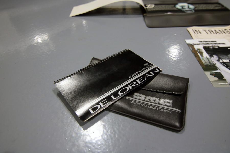  DeLorean DMC-12 in Black 1981 года  (фото 199 из 207)